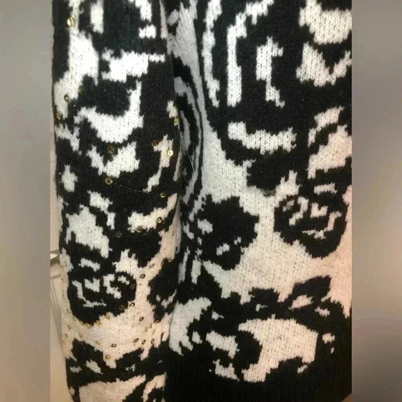 VENUS  Women’s size Small - Picture 9 of 13